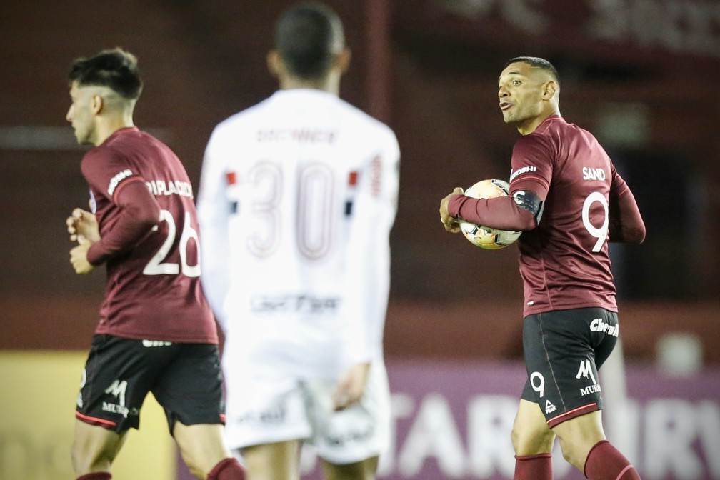 Sand em Lanús x São Paulo — Foto: Staff Images / CONMEBOL