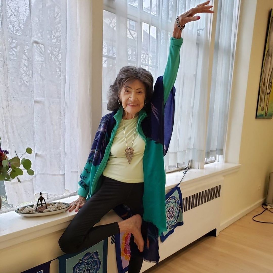 Professora de yoga mais velha do mundo morre aos 101 anos (Foto: Reprodução Instagram)