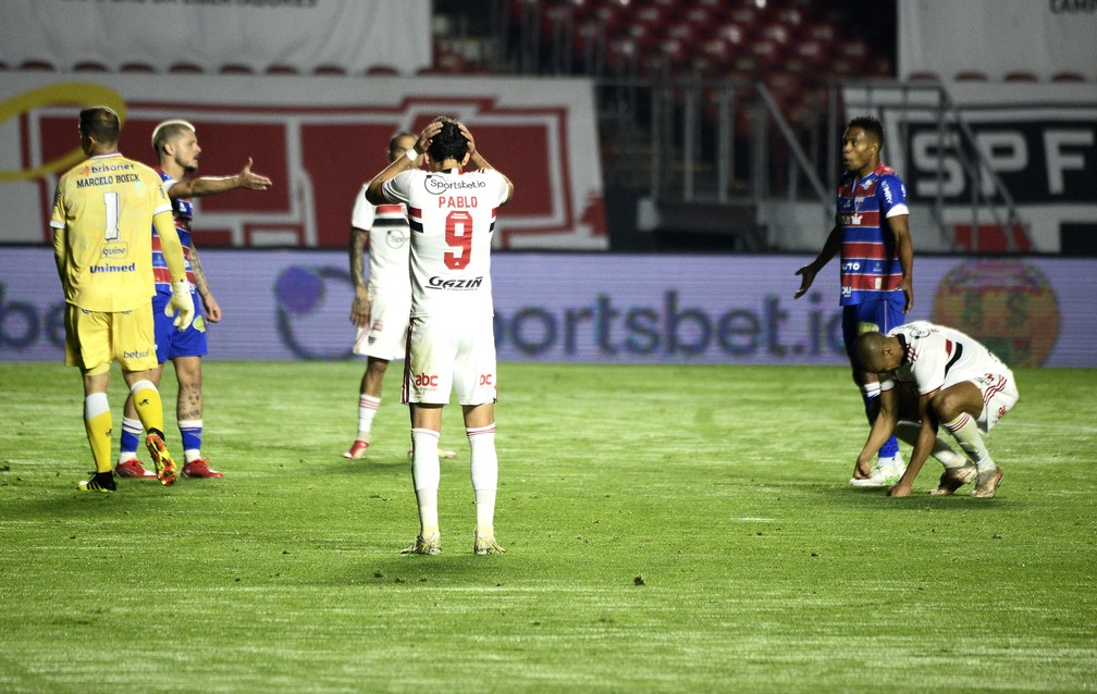Pablo lamenta chance perdida do São Paulo diante do Fortaleza — Foto: Marcos Ribolli