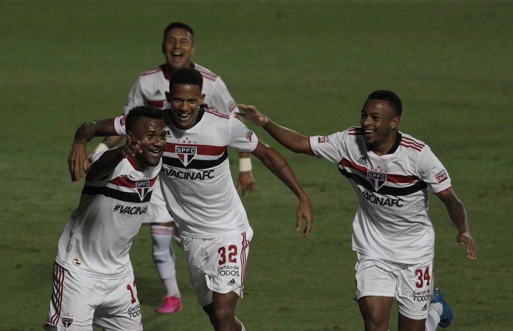 Luan, Rodrigo, Welington e Galeano: base ajudou São Paulo a vencer o Ituano — Foto: Rubens Chiri / saopaulofc