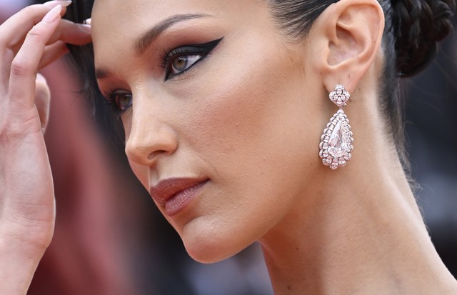 CANNES, FRANCE - MAY 24: Bella Hadid attends the 75th Anniversary celebration screening of "The Innocent (L'Innocent)" during the 75th annual Cannes film festival at Palais des Festivals on May 24, 2022 in Cannes, France. (Photo by Gareth Cattermole/Getty (Foto: Getty Images)