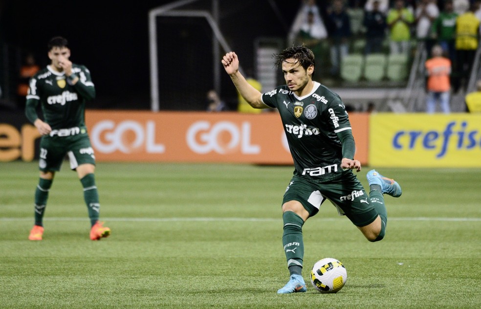 Raphael Veiga diz como encarou erros no Palmeiras e avisa: "Vou continuar batendo  p&Atilde;&ordf;nalti" | palmeiras | ge