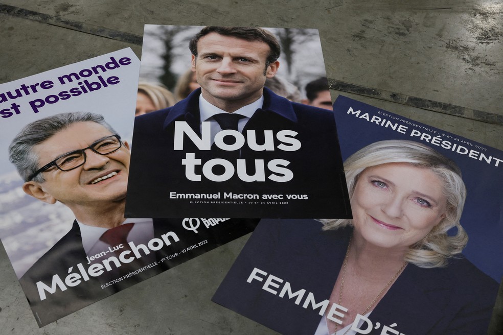 Material de campanha de Emmanuel Macron, Marine Le Pen e Jean-Luc Mélenchon — Foto: Benoit Tessier/Reuters