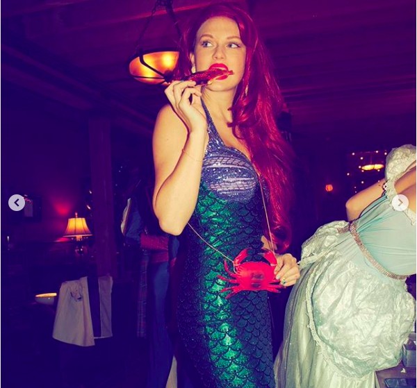 A cantora Taylor Swift vestida como a personagem Ariel do clássico A Pequena Sereia (2019), em sua festa de Ano Novo (Foto: Instagram)