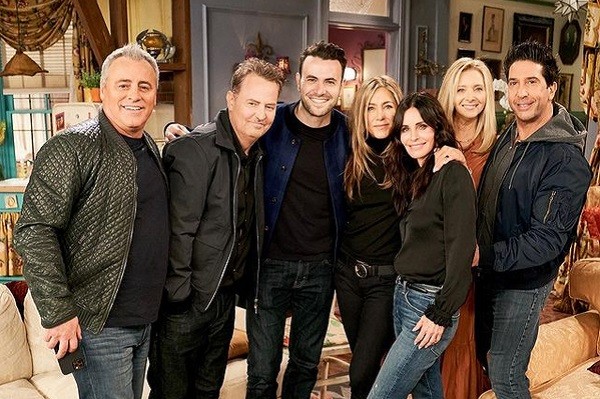 Producer Ben Winston with the cast of Friends (Photo: Instagram)
