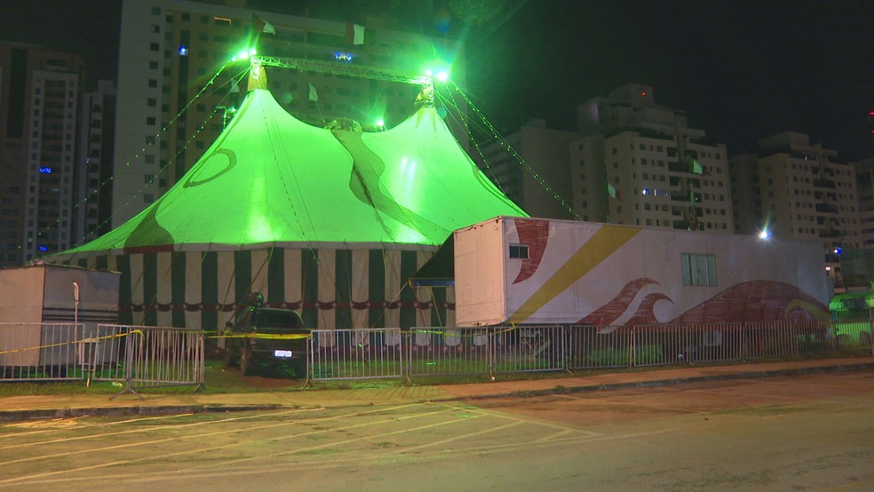 Jovem de 23 anos morre ao levar choque elétrico em circo de Águas Claras, no DF — Foto: TV Globo/Reprodução