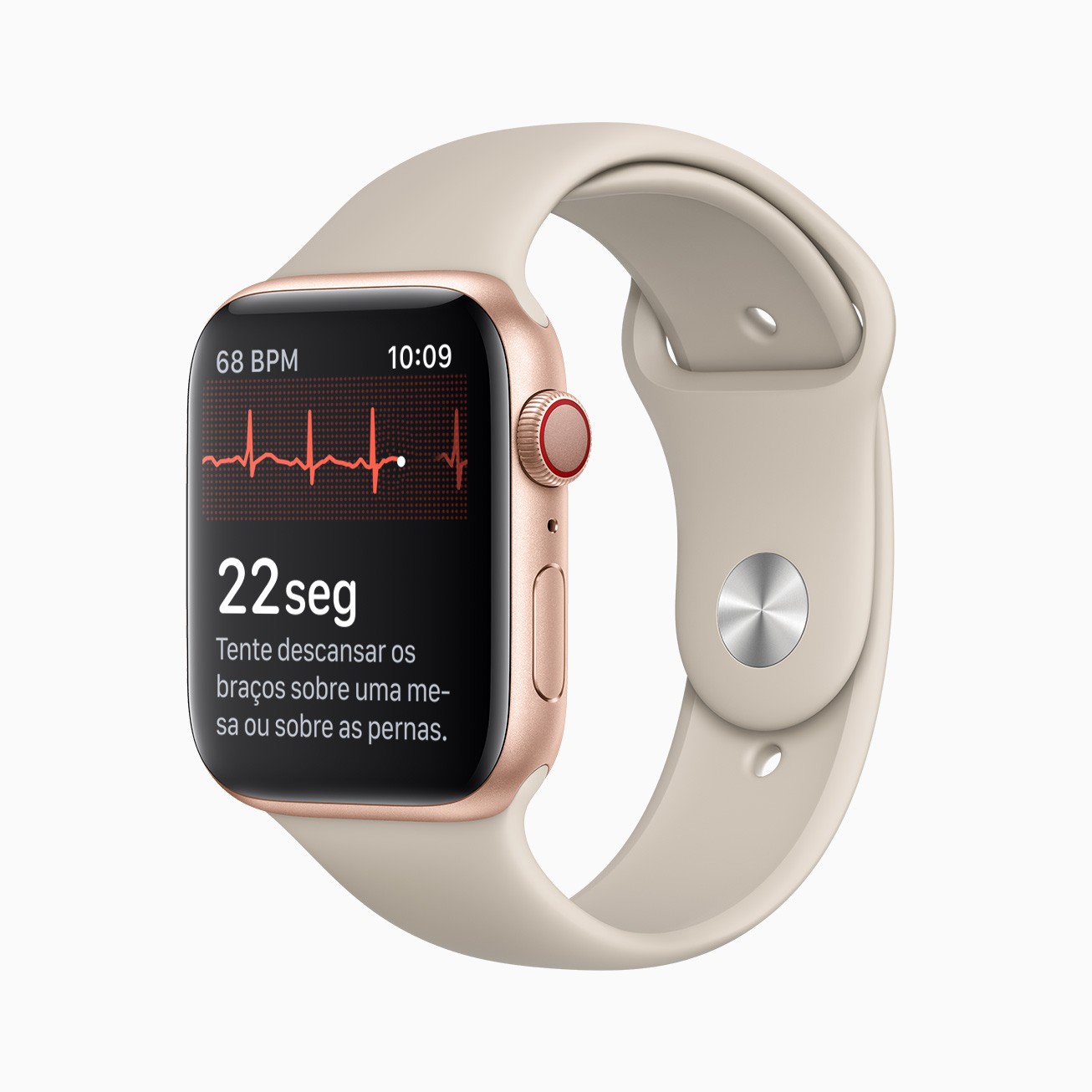Tocar na Digital Crown do Apple Watch Series 4 e posteriores completa o circuito, medindo os impulsos elétricos do coração. (Foto: Divulgação/Apple)