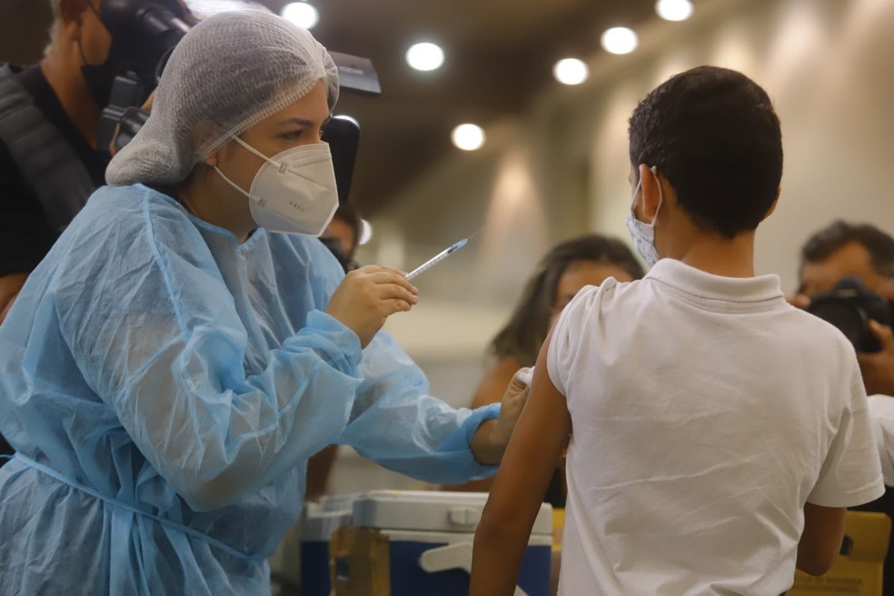 Equipes atendem crianças de 5 a 11 anos em unidades de saúde dos bairros Esperança, Cidade do Povo, Cadeia Velha, Vitória e Bairro 15 das 8h às 12h e das 14 às 16h — Foto: Divulgação/Governo do Ceará