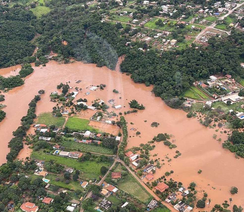 Betim tem áreas alagadas nesta segunda-feira (10) — Foto: Gabiele Lanza/TV Globo