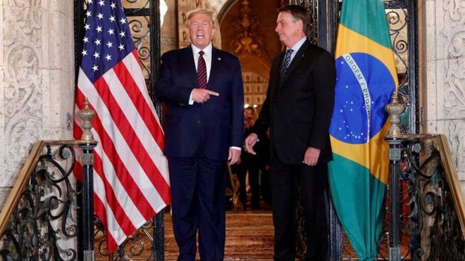 BBC - Bolsonaro e Trump jantaram no sábado (7/3): presidente americano disse que o país sempre 'ajudaria o Brasil' (Foto: TOM BRENNER/REUTERS)