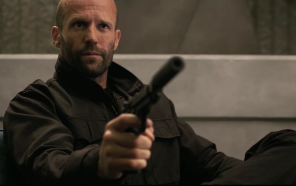 O ator Jason Statham em cena de  ‘Assassinato à Preço Fixo 2: A Ressureição’ (Foto: Reprodução)