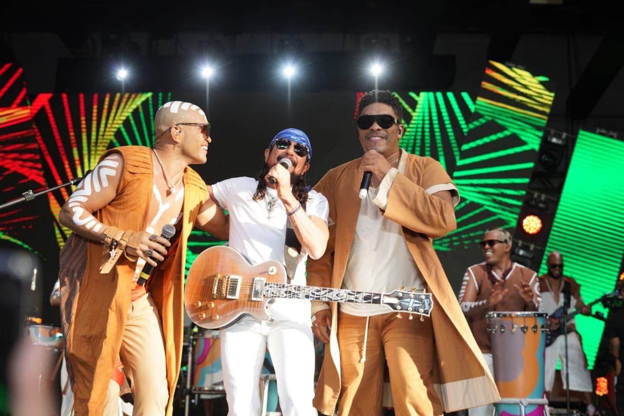 Timbalada grava DVD no Fortal e recebem o cantor Bell Marques no palco (Foto: Fred Pontes/Divulgação)