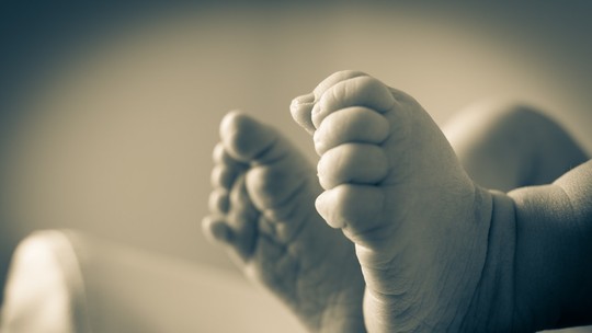 Bebê de 20 dias morre depois de “circuncisão caseira”, na Itália