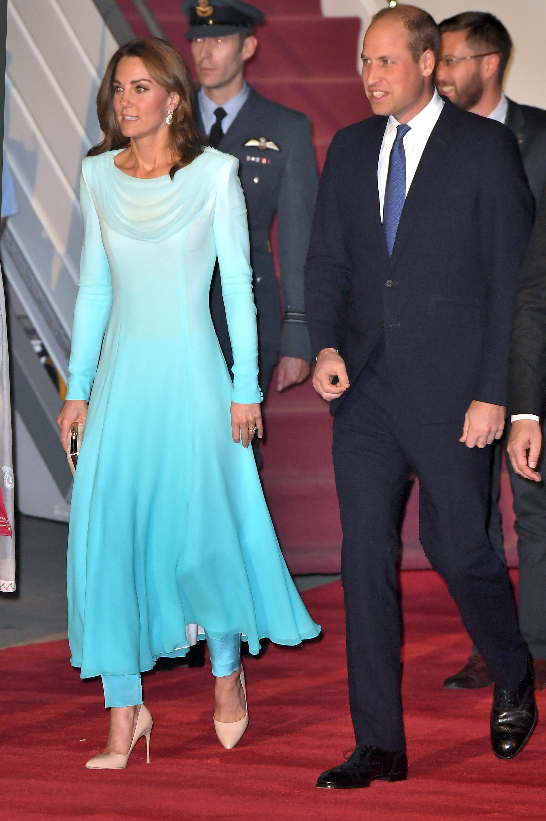 Kate Middleton e Príncipe William chegam ao Paquistão (Foto: Getty Images)