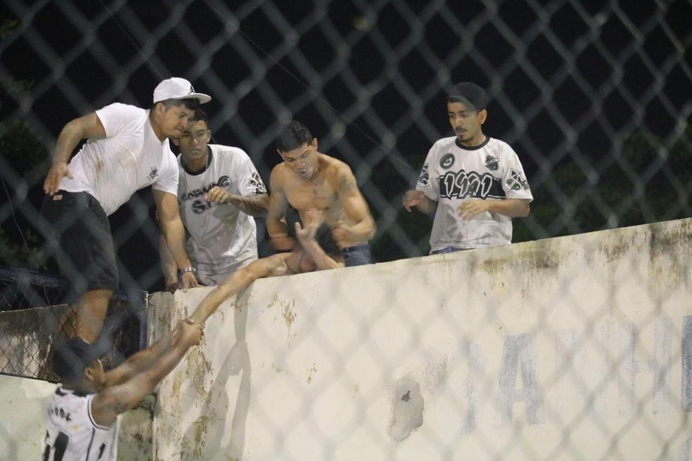 Altos x ABC - confusÃ£o de torcida â Foto: Arthur Ribeiro