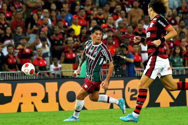 Cano e David Luiz um dos duelos da decisão do Carioca. No primeiro jogo, o atacante do Flu levou a melhor, marcando os dois gols do seu time na vitória por 2 a 0 (Foto: Mailson Santana - Fluminense)