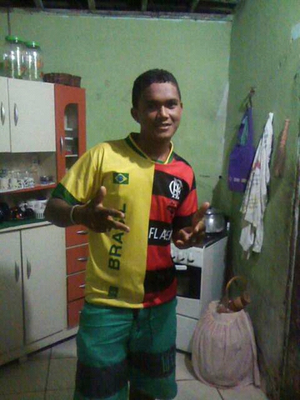 Cristiano Maximiniano Lima, de 20 anos, foi morto a tiros quando ia jogar futebol (Foto: Reprodução)