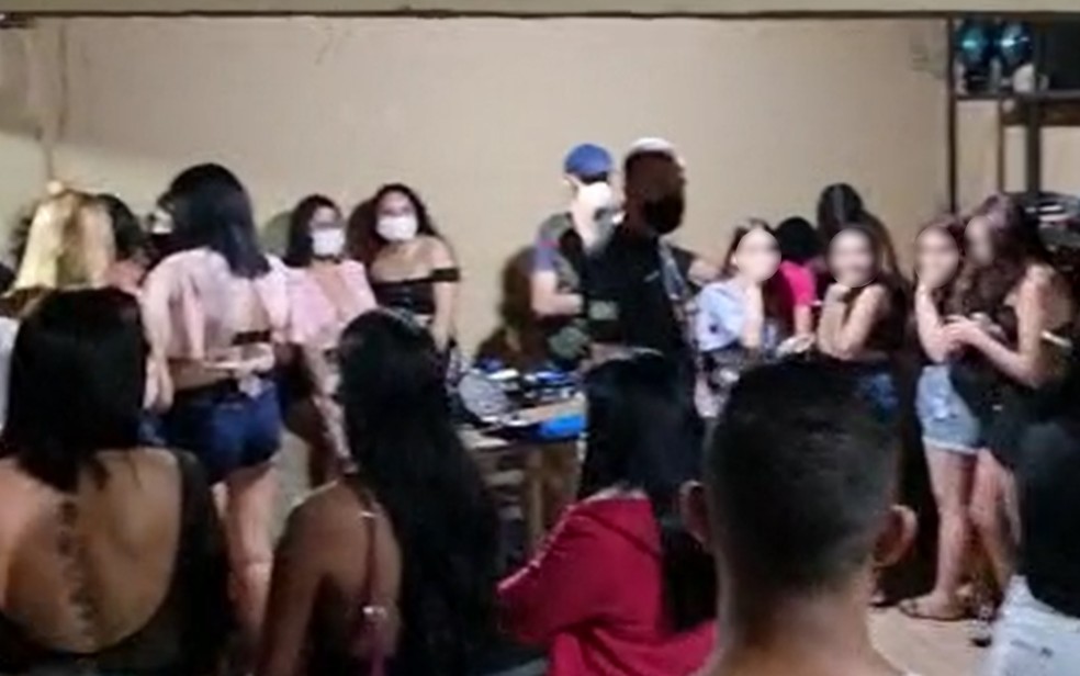 Festa com aglomeração de pessoas e público sem máscara em Goiânia — Foto: Reprodução/TV Anhanguera