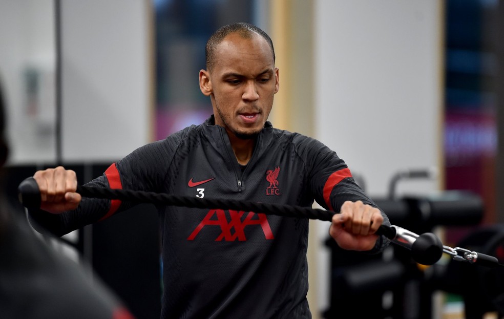 Fabinho em atividade pelo Liverpool no novo CT: brasileiro pode voltar ao time no domingo — Foto: Reprodução / Facebook