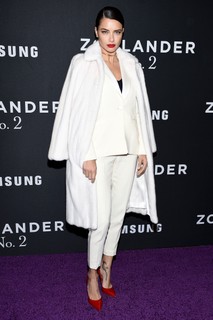Adriana Lima veste Marc Jacobs