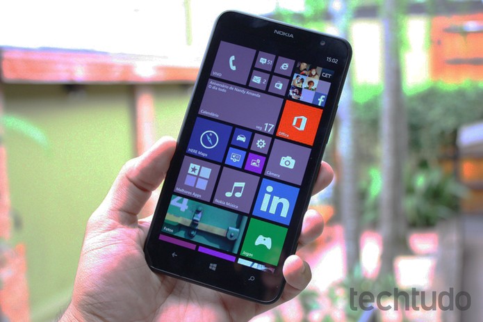 Lumia 1320, foblet intermediário da Nokia (Foto: Allan Melo/TechTudo)