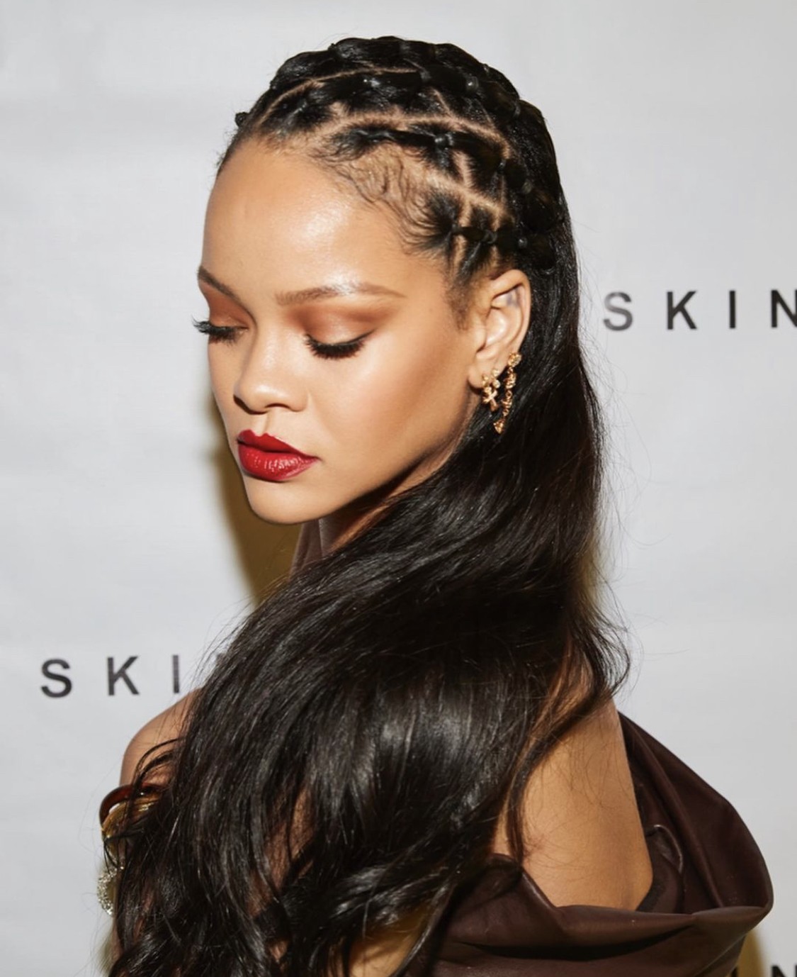 Tranças como forma de arte no couro cabeludo em Rihanna (Foto: Reprodução/Instagram @badgalriri)
