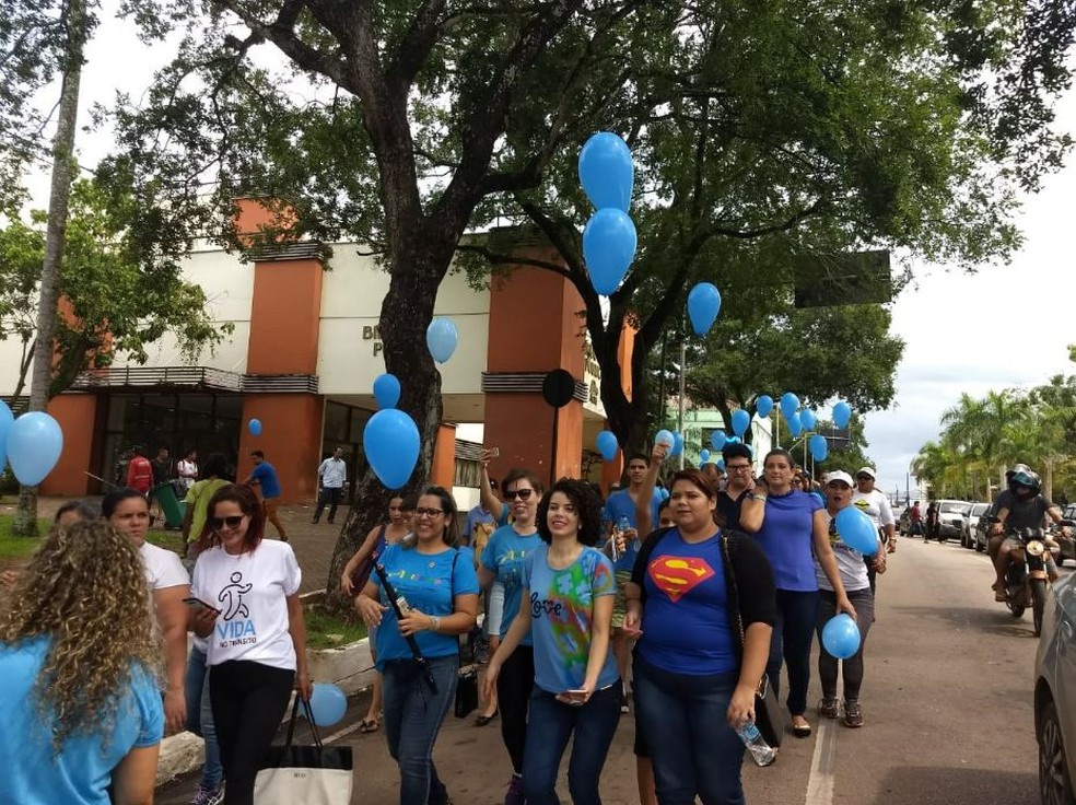 Associação percorreu as ruas no Centro de Rio Branco na manhã desta quarta-feira (4) (Foto: Aline Nascimento/G1)