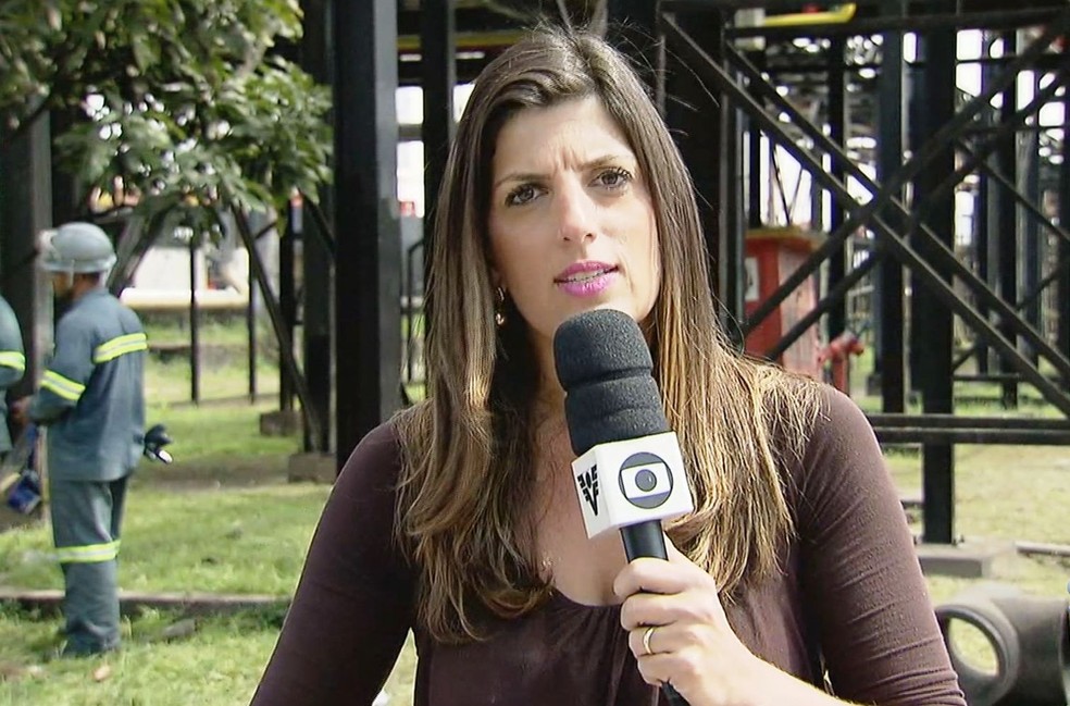 Jornalista Marcela Pierotti teve aliança roubada durante evento (Foto: Reprodução/TV Tribuna)