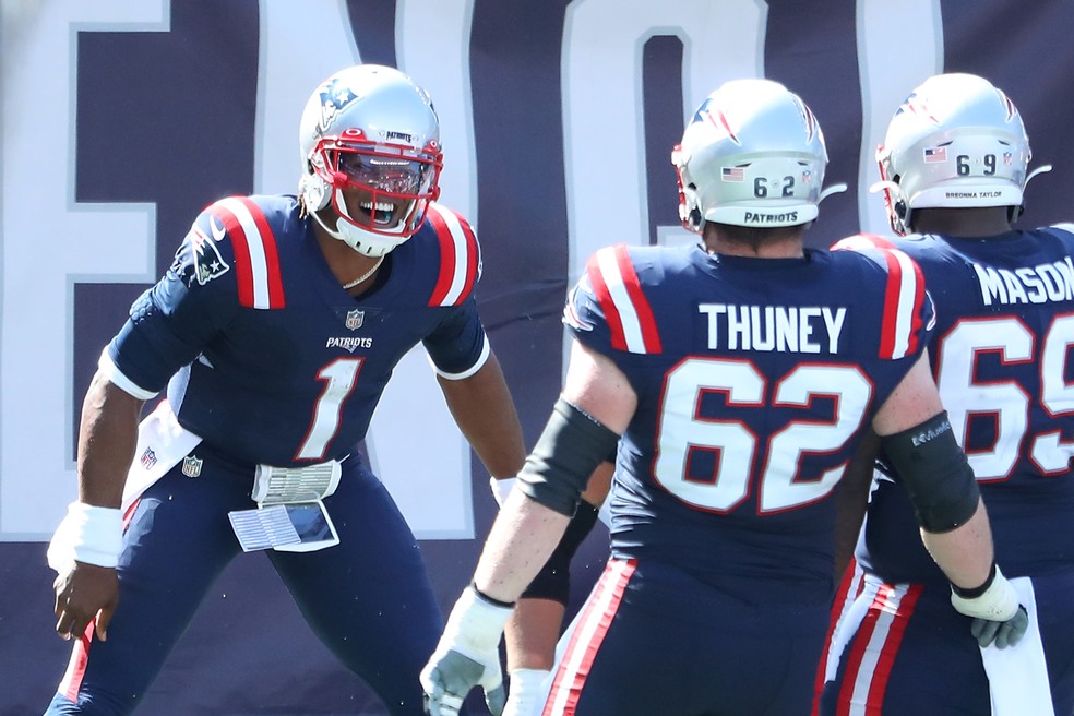 No 1 Jogo Sem Tom Brady Patriots Vencem Dolphins Com Grande Atuacao De Cam Newton Futebol Americano Ge