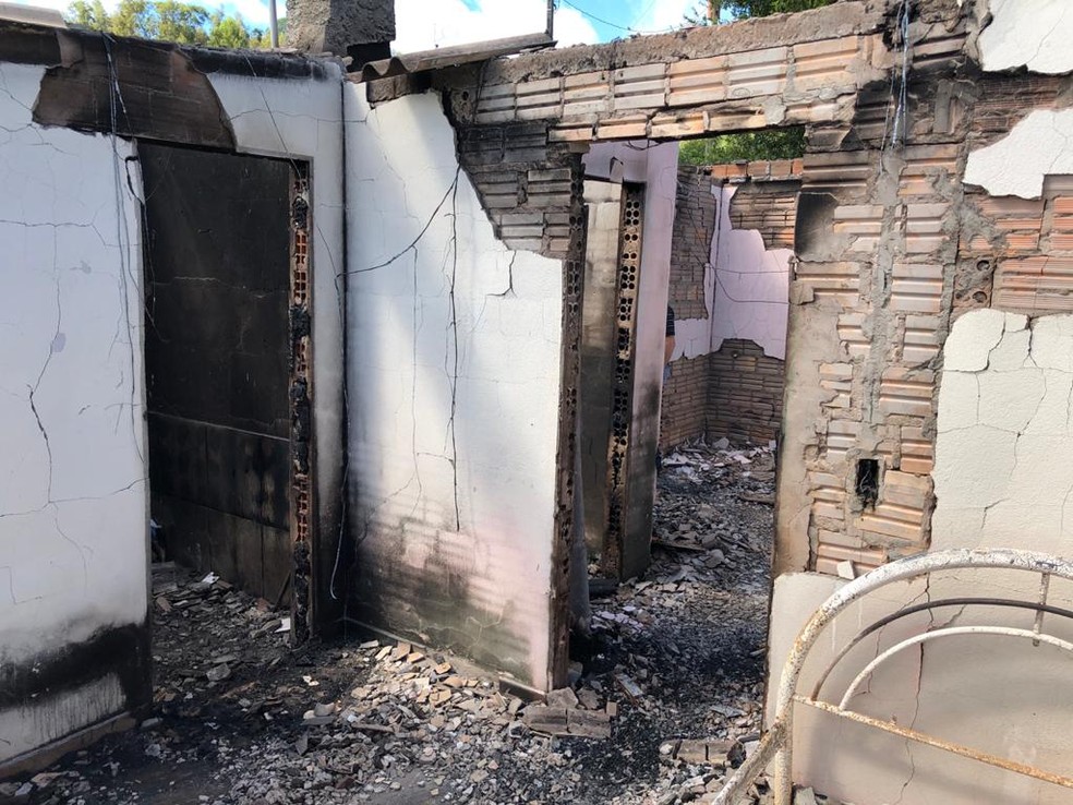 Incêndio matou família em Tunas — Foto: Divulgação/Polícia Civil