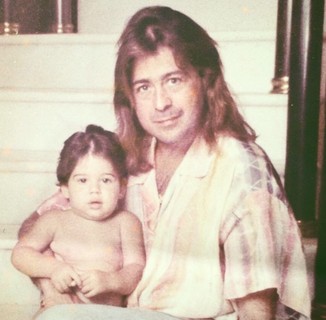 O estilista Thomaz Azulay com seu pai, o fundador da Yes Brazil, Simon Azulay