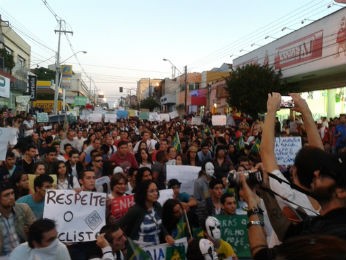 Cornélio Procópio também teve teve protesto nas ruas (Foto: Julio Siraldo/VC no G1)