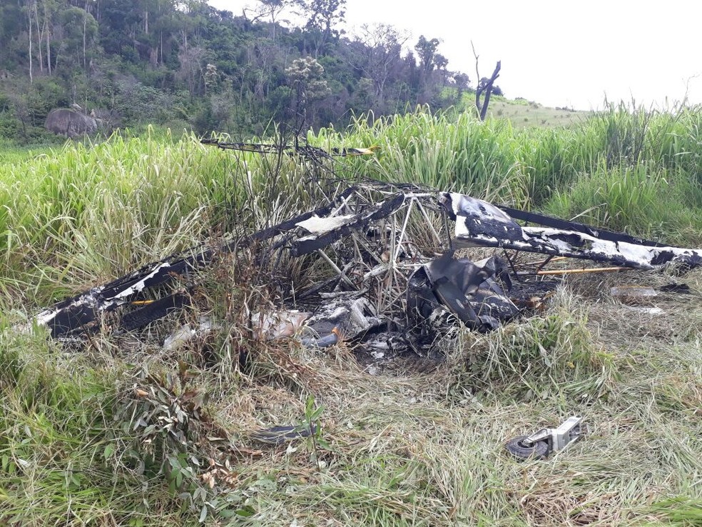 Avião caiu e pegou fogo em Bragança Paulista (Foto: Lucas Rangel/TV Vanguarda)