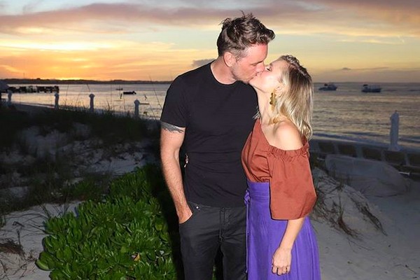 O ator Dax Shepard com a esposa, a atriz Kristen Bell (Foto: Instagram)