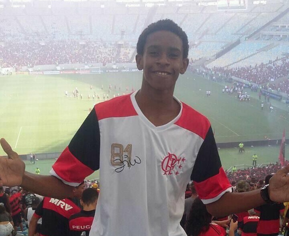 André torcendo pelo Flamengo no Maracanã — Foto: Arquivo Pessoal
