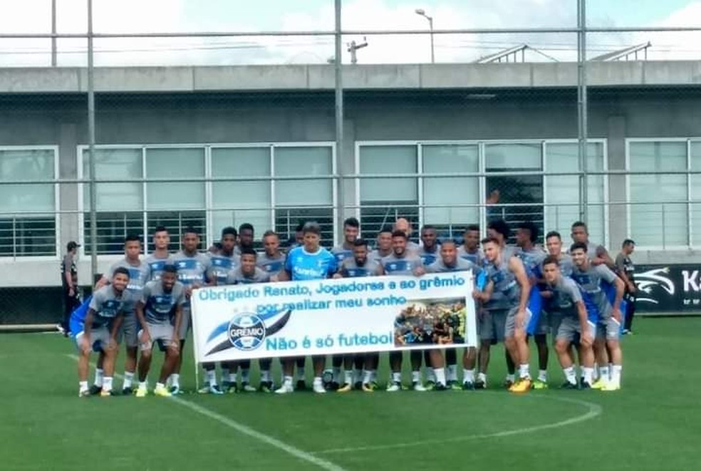 Faixa dada a Renato e jogadores do Gr&ecirc;mio em forma de agradecimento &mdash; Foto: Arquivo pessoal