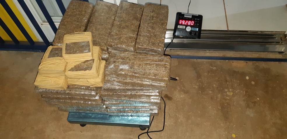PRF apreendeu mais de 39 quilos de maconha em fusca na rodovia Raposo Tavares — Foto: Polícia Rodoviária´Federal/Divulgação