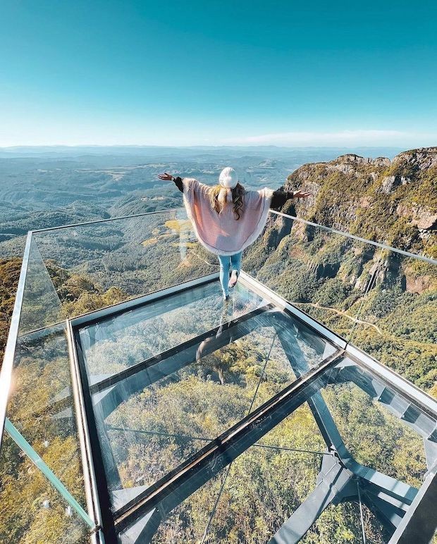  A mais nova passarela de vidro do Brasil fica sobre a serra do Corvo Branco, na cidade de Urubici (SC) (Foto: Instagram / Reprodução)