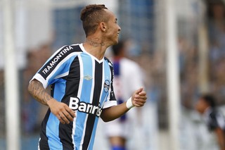 Assédio europeu e disputa motivam Everton para pular a fila no Grêmio