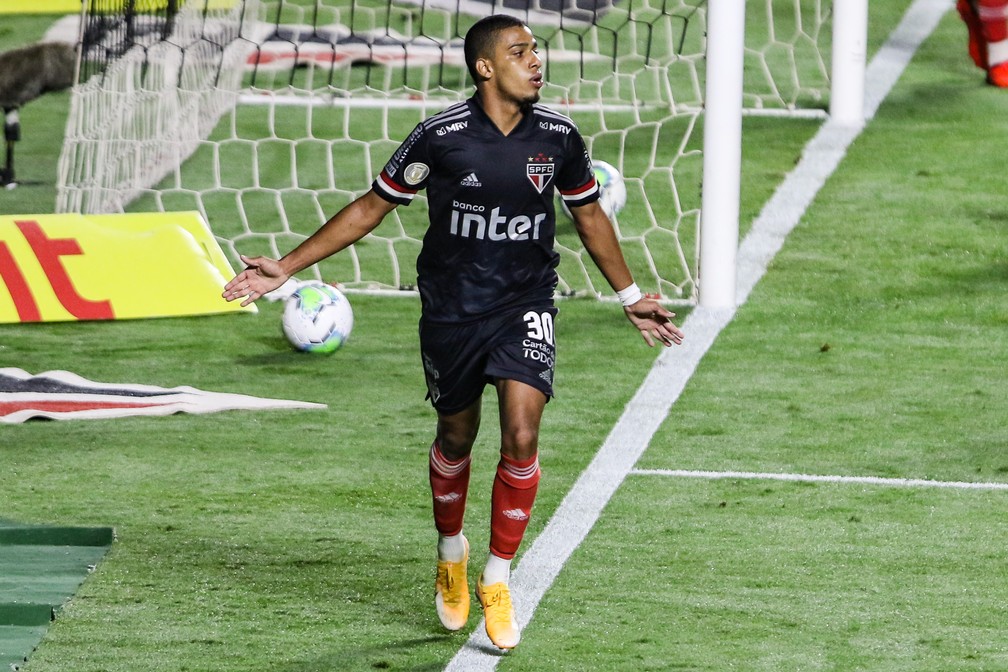 Brenner gol São Paulo x Atlético-GO — Foto: Thiago Bernardes/Estadão Conteúdo