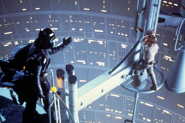 Darth Vader e Luke Skywalker em Star Wars: Episódio V - O Império Contra-Ataca (1980) (Foto: Divulgação)