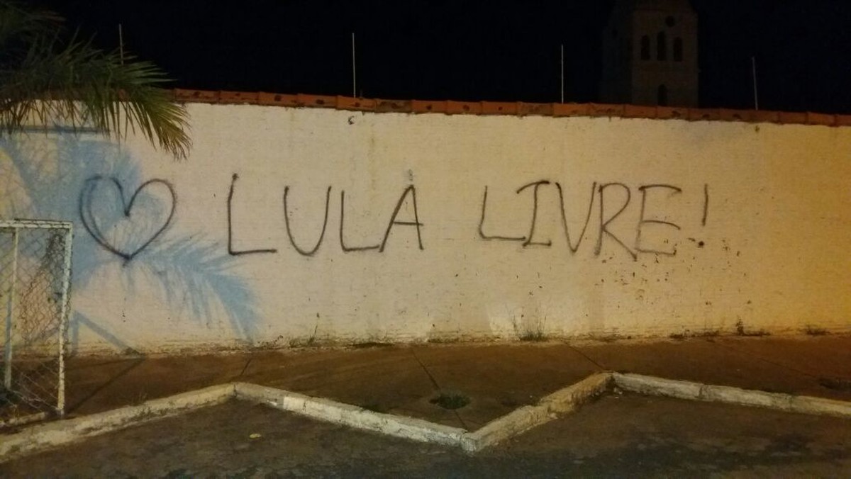 Cinco Pessoas Sao Detidas Por Pichar Muro De Igreja Em Montes Claros Grande Minas G1 Verifique traduções de pichar para inglês. pichar muro de igreja em montes claros