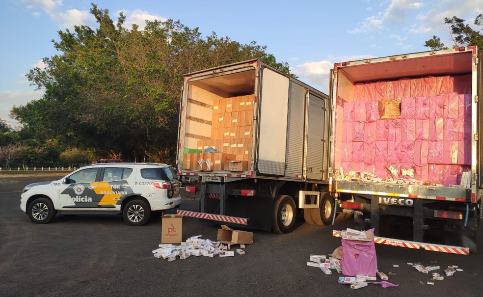 Polícia Rodoviária apreende caminhões com carga de cigarros sem nota fiscal em Ibirarema — Foto: Polícia Rodoviária/Divulgação