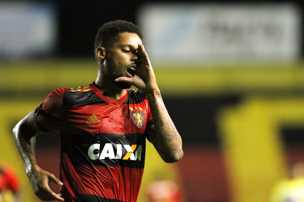 Grêmio vê André com um possível substituto a Lucas Barrios  (Foto: Marlon Costa / Pernambuco Press)