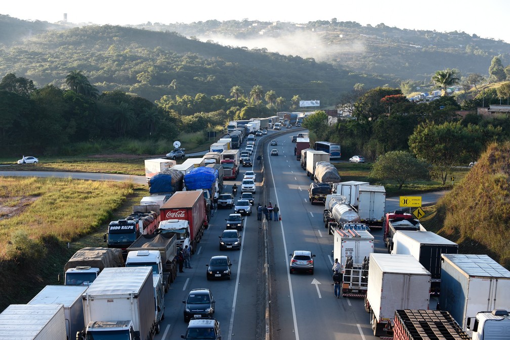 Caminhoneiros protestam contra alta do diesel no país | Economia | G1