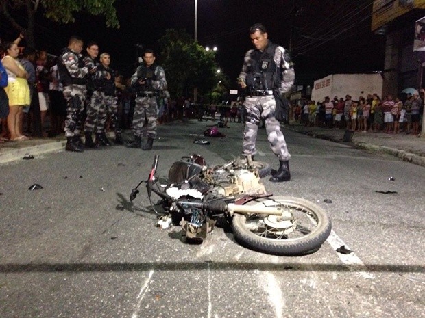 Dupla foi atropelada após troca de tiros (Foto: Walter Paparazzo/G1)