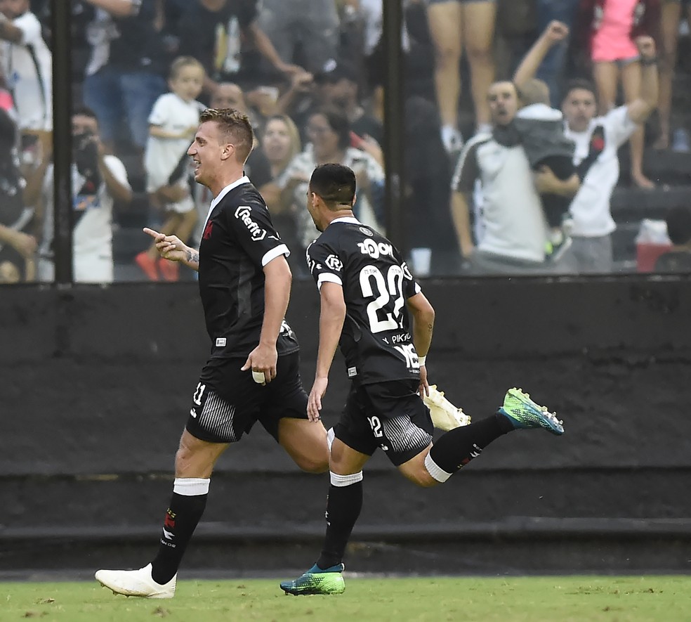 Maxi López e Pikachu dão vitória ao Vasco sobre o Cruzeiro — Foto: André Durão