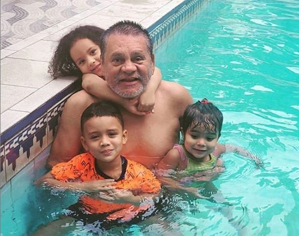 O ex-boxeador panamenho Roberto Durán com os netos (Foto: Instagram)