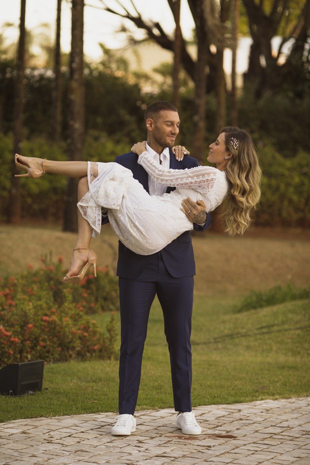 Lucas Lucco e Lorena Carvalho (Foto: Torin Zanette)