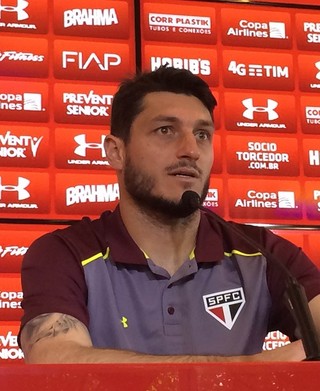 Goleiro revela treino físico e psicológico para melhorar saída do gol 